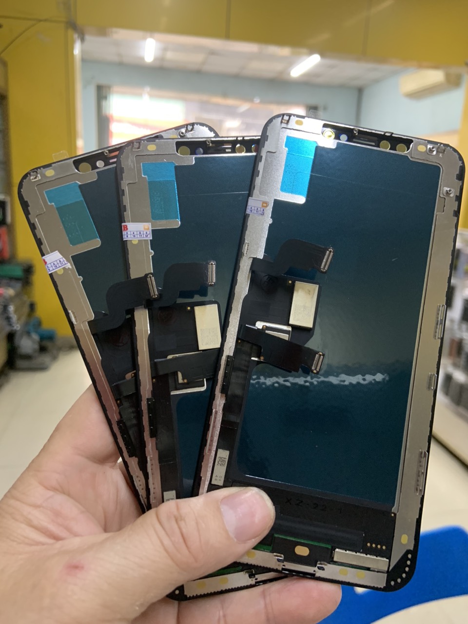 man-hinh-iphone-xsm-2