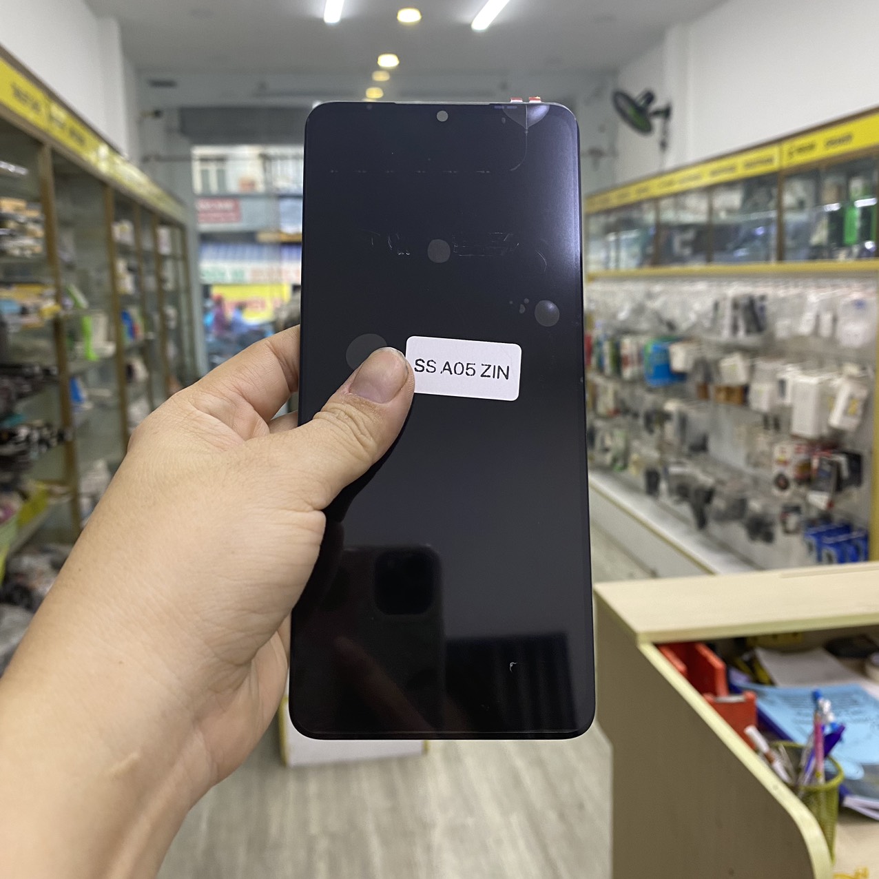 man-hinh-samsung-a05-3