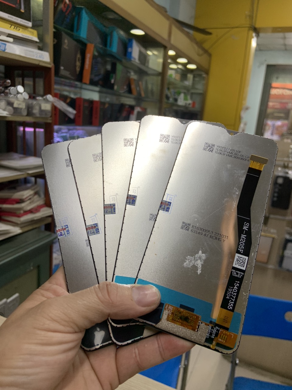 man-hinh-samsung-m20-2